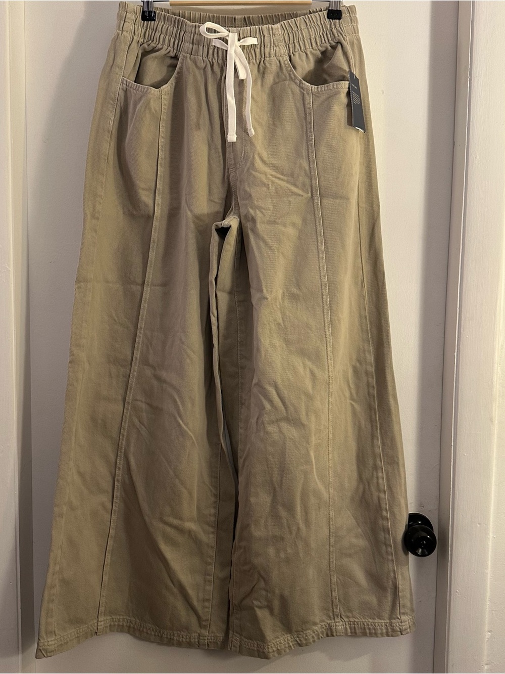 Old Navy Wide-Leg Drawstring Pants in Light Khaki - Picture 3 of 11